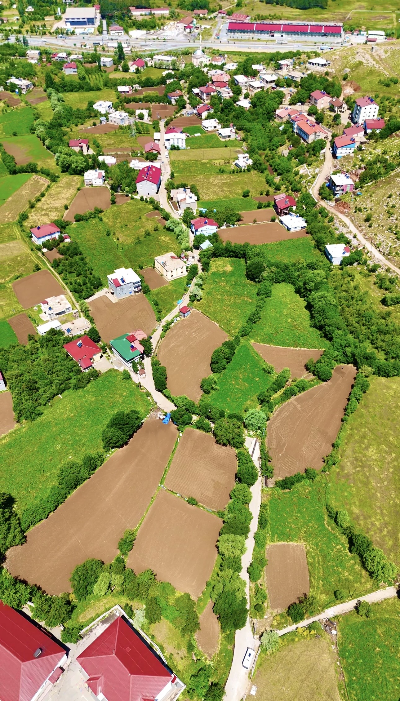 Bitlis Kireçtaşı Köyü Eşsiz Doğa ve Dağ Manzarası Görseli